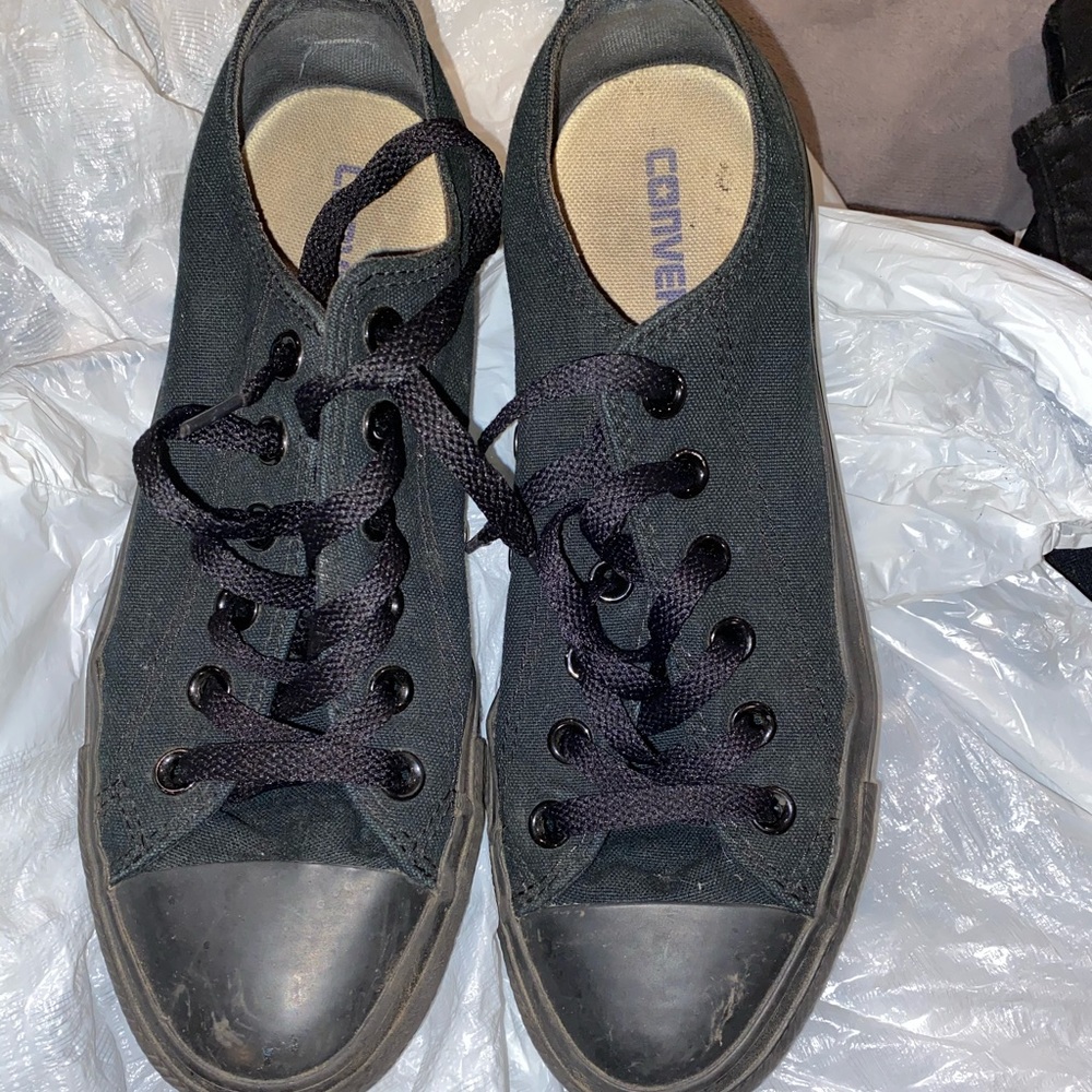 Black Low Rise Converse